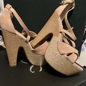Tan & Gold Glitter Gianni Bini Wedge Strap Heels Size 7.5